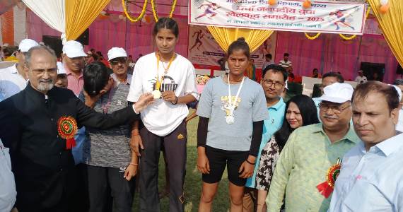 सासनी के केएल जैन इंटर कॉलेज में 27वां युवा खेलकूद समारोह शुरू, सीडीओ व डीआईओएस ने किया उद्घाटन, कई स्कूलों के छात्र हुए शामिल