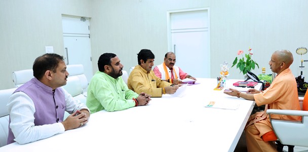 कैशलेस इलाज से शिक्षकों का बजट हुआ सुरक्षित, एमएलसी डॉ. मानवेंद्र प्रताप सिंह ने सीएम योगी का आभार जताया