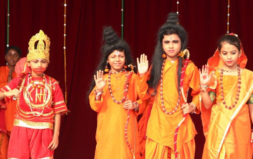 राजेन्द्र लोहिया विद्या मन्दिर में हर्ष और भक्ति भाव के साथ मनाया दीपोत्सव, छात्रों ने श्रीराम के जीवन पर आधारित नृत्य-नाटिका प्रस्तुत की, प्रधानाचार्य बोले – सत्य और धर्म के मार्ग पर चलना ही दीपावली का सच्चा अर्थ