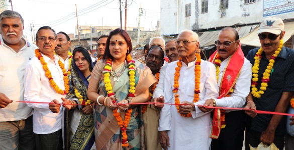 पालिकाध्यक्ष श्वेता चौधरी ने वार्ड नंबर 29 में किया सीसी इंटरलॉकिंग टाइल्स निर्माण कार्य का लोकार्पण
