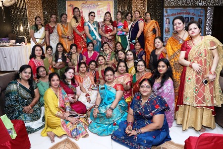 वार्ष्णेय महिला वेलफेयर समिति द्वारा दीवाली मिलन समारोह का हुआ आयोजन, रैंप वॉक में प्रतिभागियों ने दिखाया भारत की विविध संस्कृति का संगम