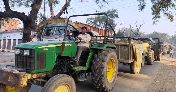 हाथरस मंडी में धान किसानों की मुश्किलें बढ़ीं, भारी आवक के बीच खरीद में हुई गिरावट, कई किसान लौटे खाली हाथ