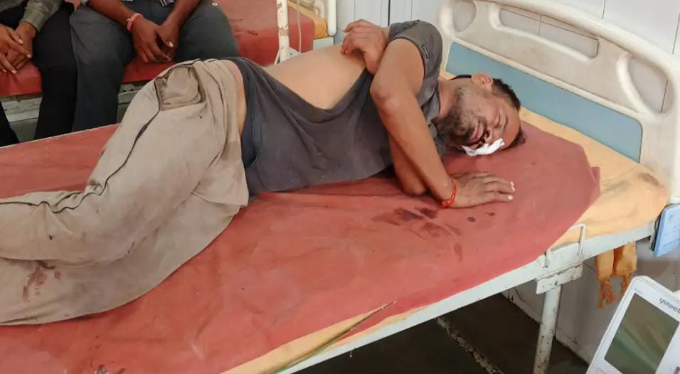 घर बुलाकर युवक से मारपीट, पुलिस ने कराया घायलों का चिकित्सकीय परीक्षण, जांच में जुटी पुलिस