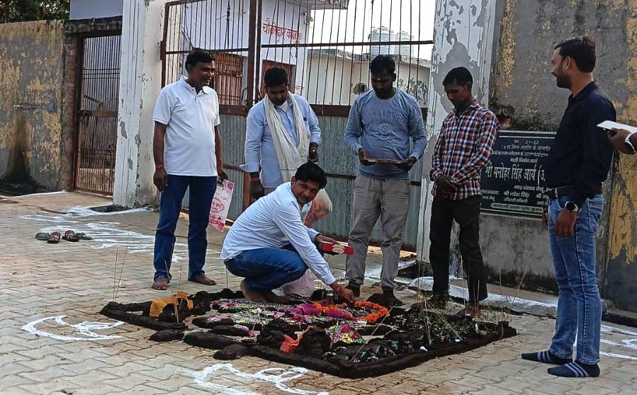 नगर पंचायत मेंडू में हुई गोवर्धन पूजा, चेयरमैन बोले – गौ सेवा भारतीय संस्कृति का अभिन्न अंग