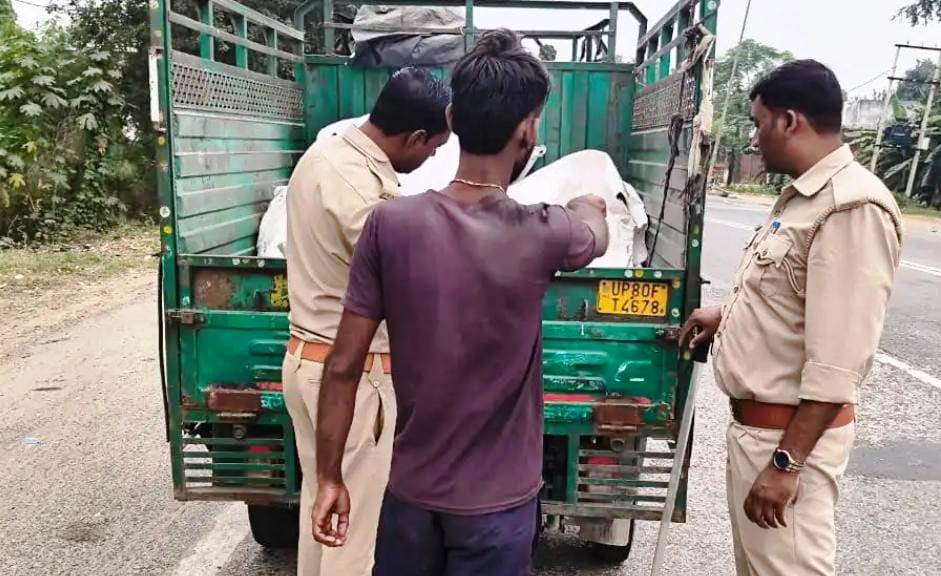 सादाबाद : आबकारी टीम ने चेक की शराब की दुकानें, बरोस टोल प्लाजा पर वाहनों की भी सघन चेकिंग की