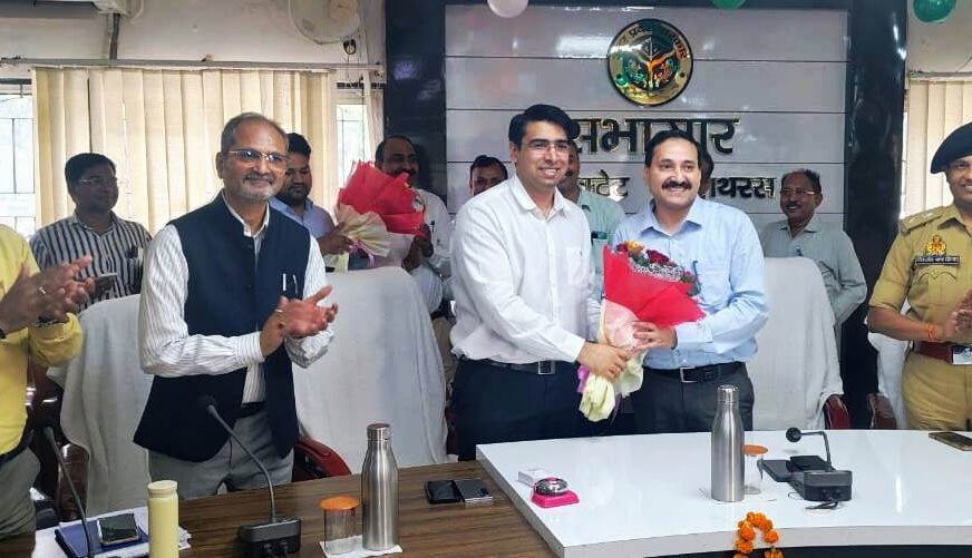 निवर्तमान जिलाधिकारी राहुल पाण्डेय को दी भावभीनी विदाई, नवागत जिलाधिकारी अतुल वत्स का हुआ स्वागत