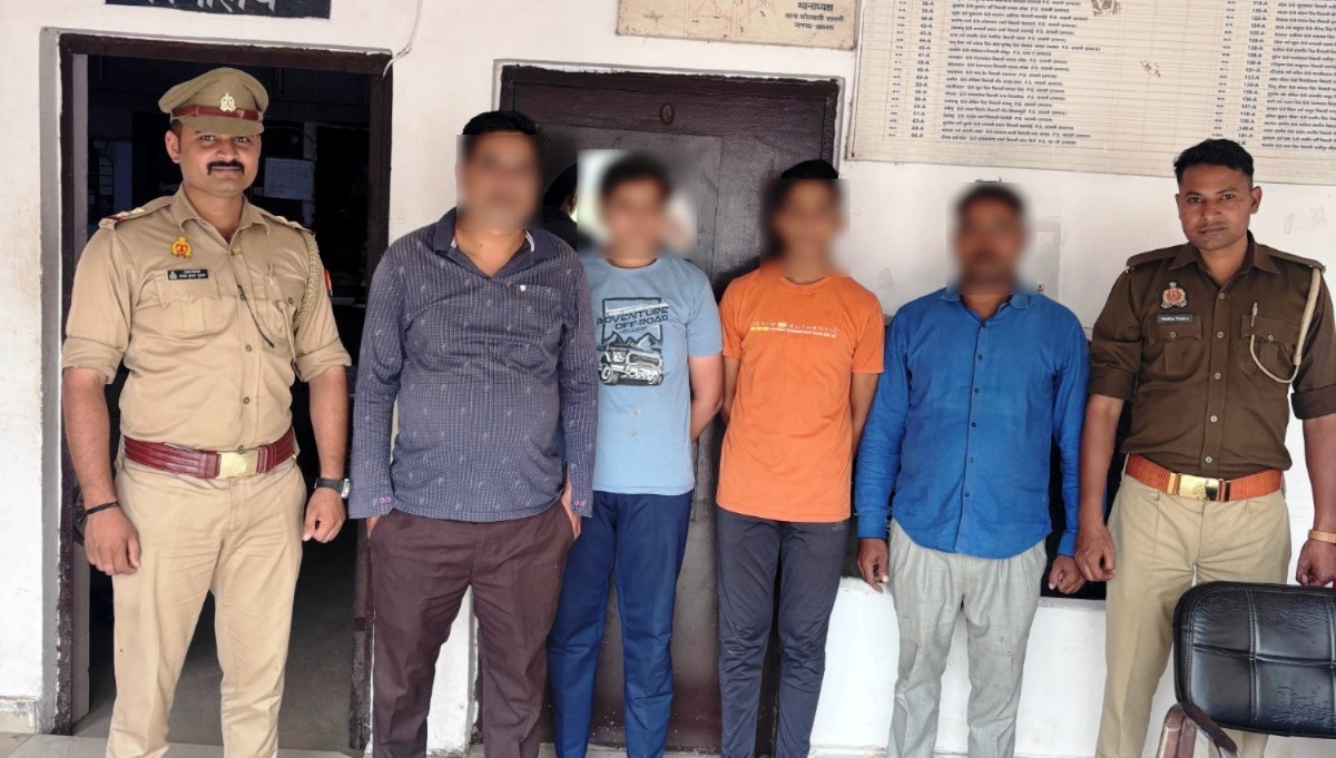 सासनी पुलिस ने 36 घंटे में दो लापता किशोरों को परिजनों से मिलाया