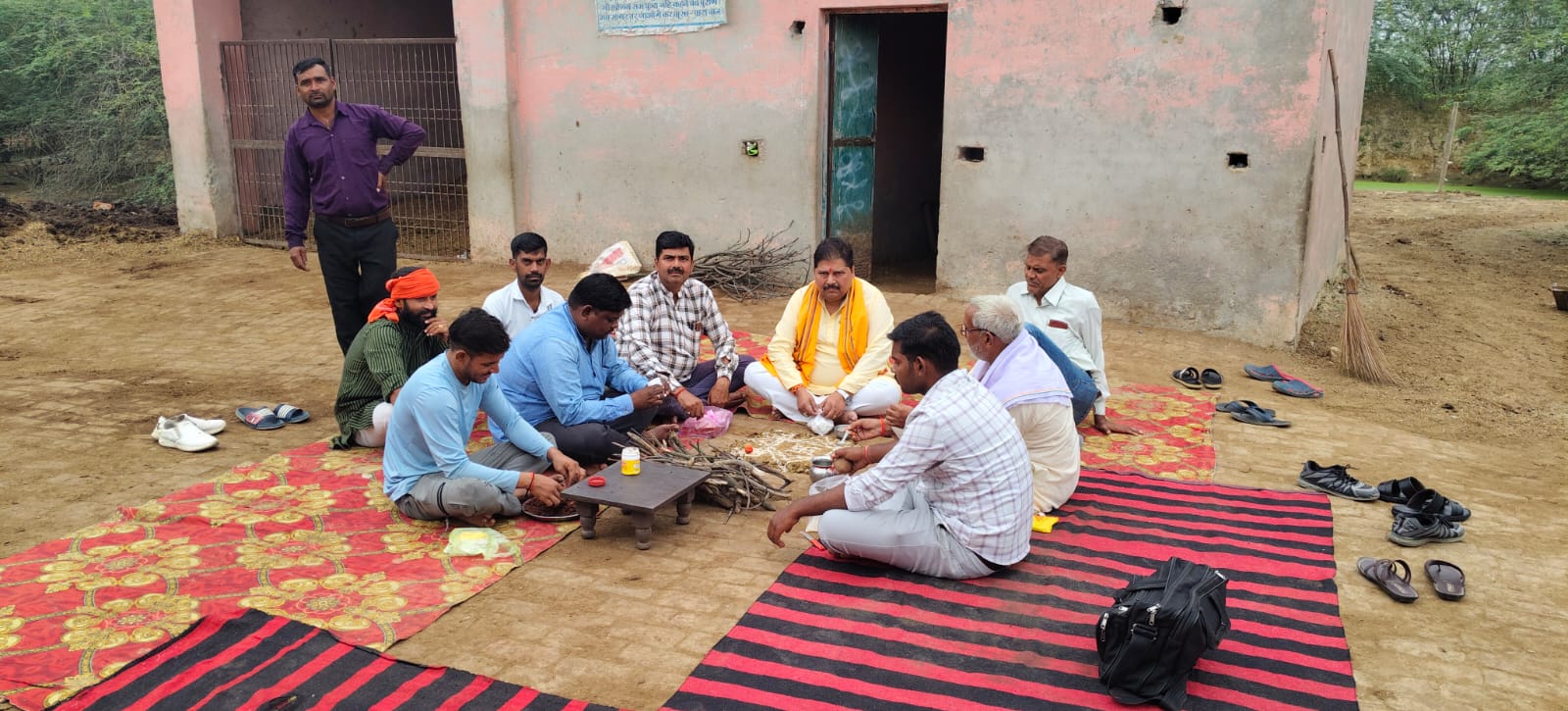 पुरदिलनगर : गोपाष्टमी पर बापंडई में गौसेवा कार्यक्रम का हुआ आयोजन, श्रद्धालुओं ने की गौमाता की पूजा