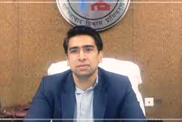 डीएम राहुल पांडे का हुआ तबादला, हाथरस के नए जिलाधिकारी बनाए गए अतुल वत्स