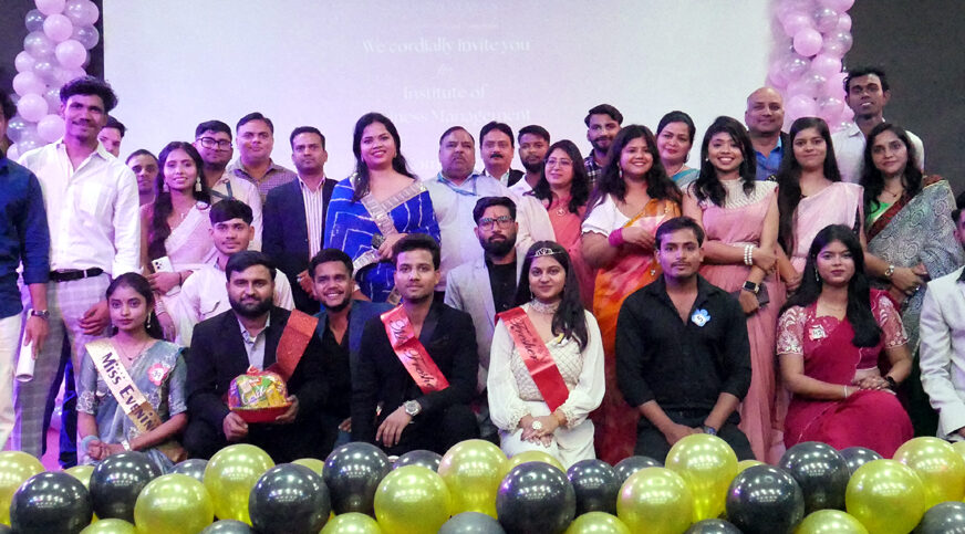 मंगलायतन विश्वविद्यालय में सीनियर्स ने जूनियर विद्यार्थियों का किया अभिनंदन