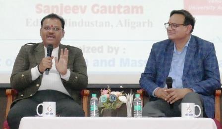 मंगलायतन विश्वविद्यालय में फेक न्यूज चैलेंजेज फॉर प्रिंट मीडिया विषय पर टॉक शो आयोजित