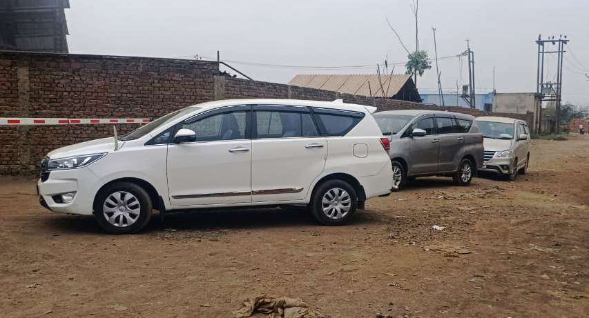 हाथरस में लोहे की फेक्टरियों पर जीएसटी की ताबड़तोड़ छापेमारी, लखनऊ से आई टीम ने की छापेमारी, कर्मचारियों के मोबाइल किये जब्त, दस्तावेज खंगाले