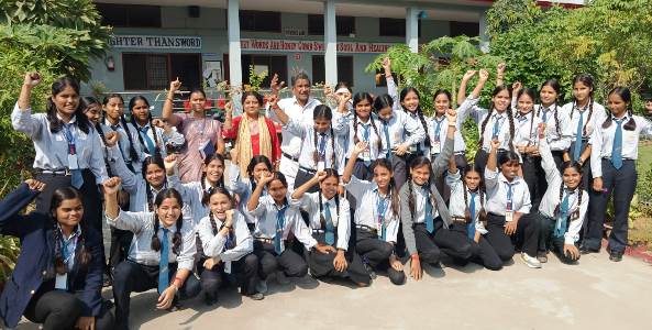 विश्व कप महिला क्रिकेट फाइनल जीतने पर एमएलडीवी की बालिकाओं ने मनाया जश्न