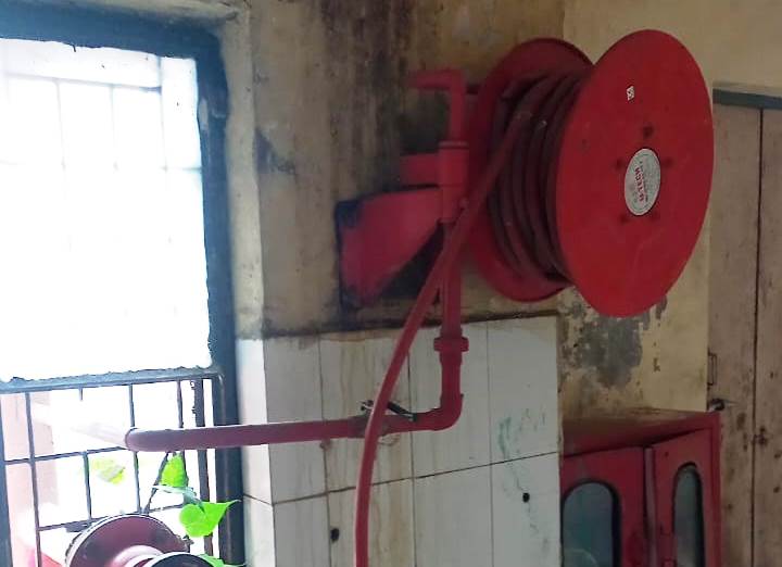 हसायन : सामुदायिक स्वास्थ्य केंद्र में आग से बचाव के इंतज़ाम फेल, अग्निशमन यंत्र बने शोपीस