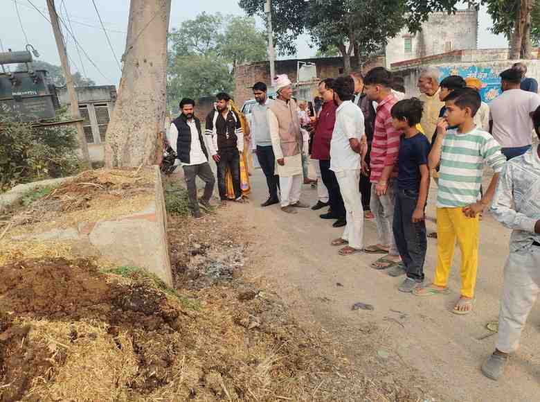 हसायन : अनियमित्ताओं की शिकायतों की जांच करने पहुंचा तीन सदस्यीय दल