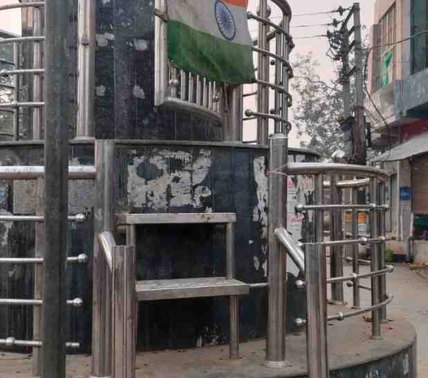 हसायन : संदिग्ध रूप से मिले पंडित दीनदयाल उपाध्याय मूर्ति पथ पर पडे अवैध दस कारतूस