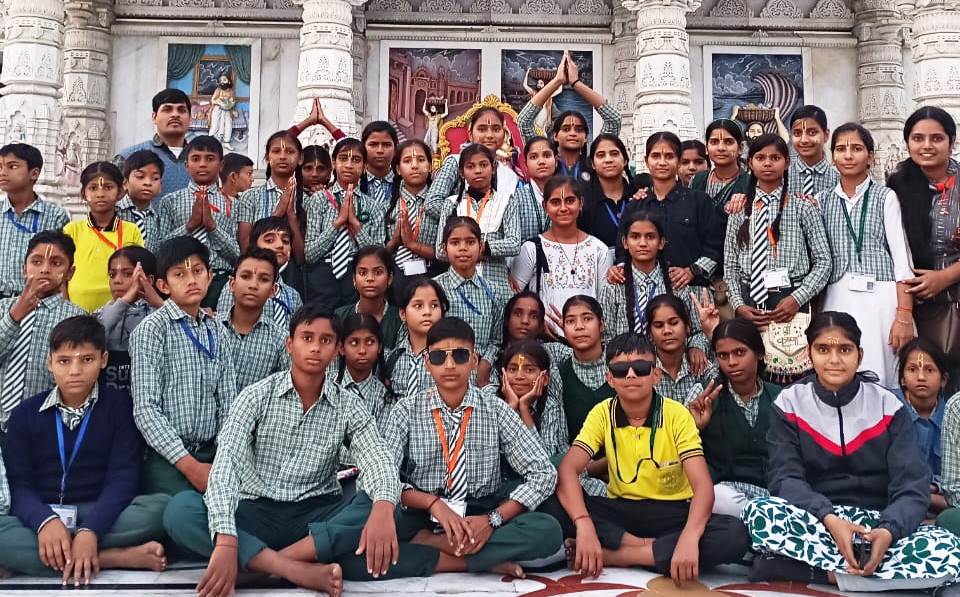 हसायन के 77 विद्यार्थी और 10 शिक्षक हुए बृज क्षेत्र की सांस्कृतिक धरोहर से रूबरू