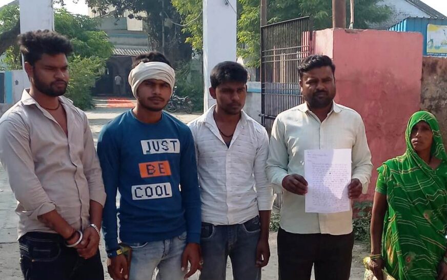 हसायन : पिटाई से आहत पीडित दलित परिवार रिपोर्ट दर्ज कराने के लिए लगा रहा कोतवाली के चक्कर