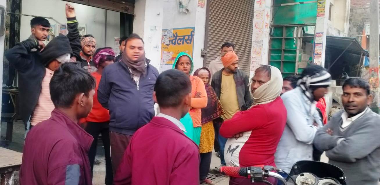 हसायन : मोटरसाइकिल फिसलने से चार लोग घायल, घायलों को किया रेफर