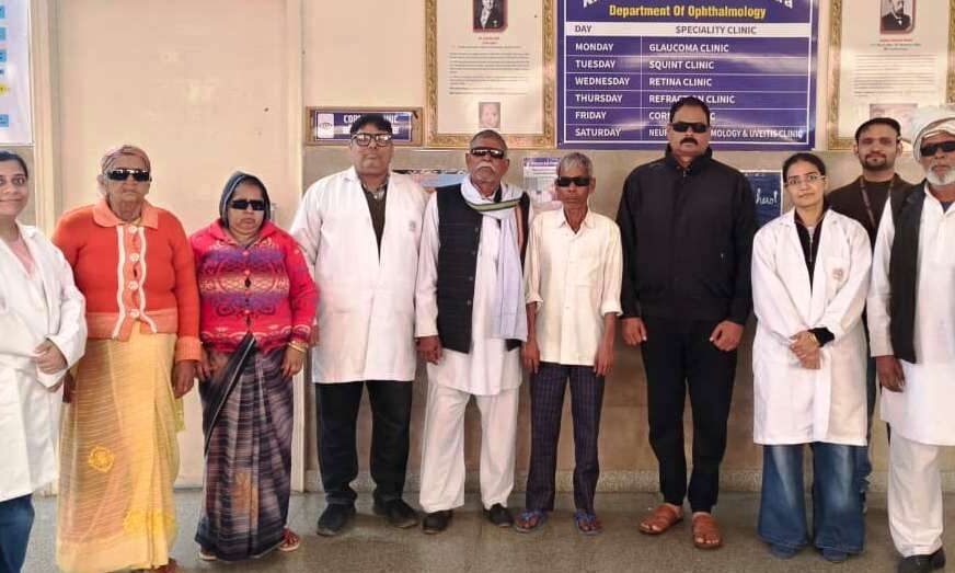 के.डी. हॉस्पिटल में छह सौ से अधिक नेत्र रोगी लाभान्वित, दो सौ से अधिक लोगों के हुए सभी तरह के ऑपरेशन, शिविर में नेत्र पीड़ितों की जांच, दवाएं और रहना-खाना फ्री
