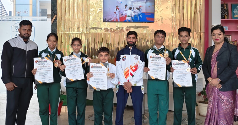 विनायक इंटरनेशनल स्कूल के छात्रों ने इंडो-नेपाल कराटे चैंपियनशिप में चमक बिखेरी, 2 गोल्ड और 3 सिल्वर जीते
