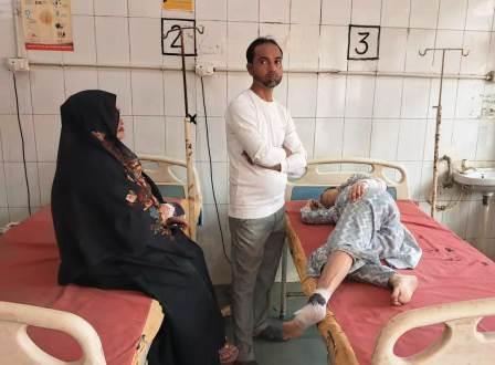 सादाबाद : ऑटो पलटने से कई घायल, मथुरा रोड पर पलटा ऑटो, मौके पर मची चीख पुकार