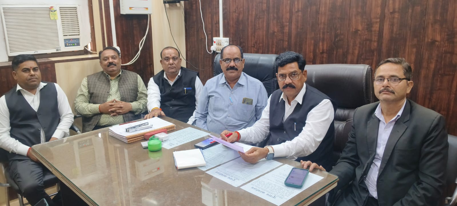 हाथरस बार एसोसिएशन का चुनाव लड़ने वाले प्रत्याशियों के नामांकन पत्रों की हुई जांच, अध्यक्ष व सचिव समेत सभी पदों पर रोचक मुकाबला होना तय, 14 नवंबर को होगी वोटिंग