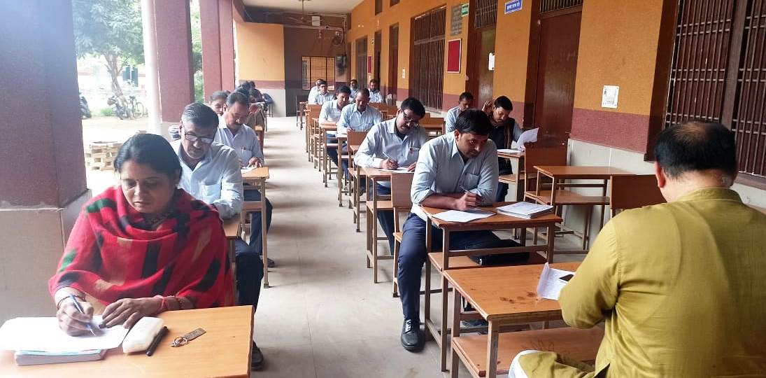 सरस्वती विद्या मंदिर में आचार्य मूल्यांकन परीक्षा का हुआ आयोजन