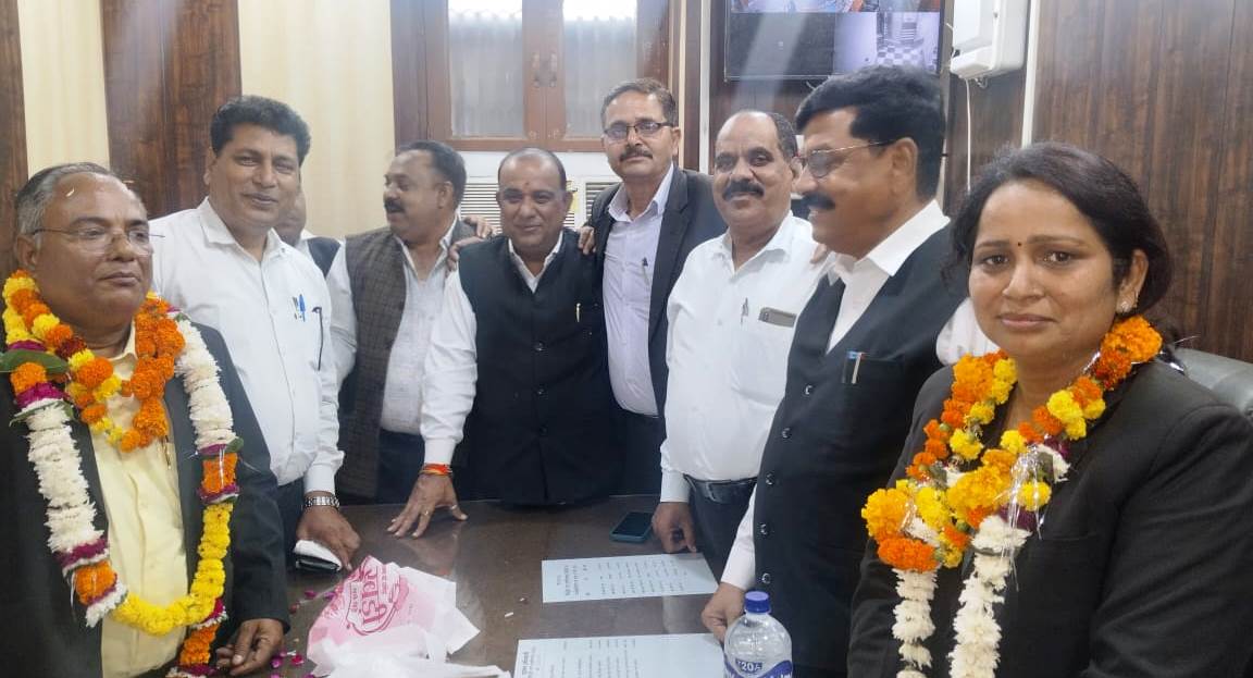 डिस्ट्रिक्ट बार एसोसिएशन के चुनाव की गतिविधियां तेज, एक प्रत्याशी ने वापस लिया नामांकन, चार पदों पर उम्मीदवार निर्विरोध जीते, 14 नवंबर को होगा चुनाव