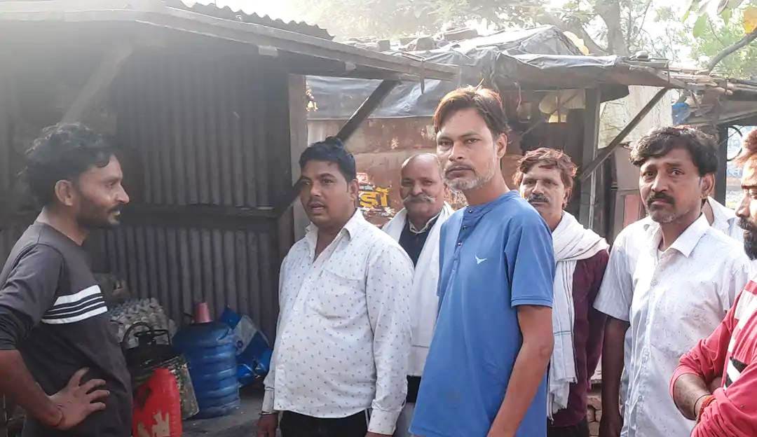 सादाबाद : दो दुकानों से हजारों का सामान पार, जैतई मोड़ स्थित दो लकड़ी के खोकों को बदमाशों ने बनाया निशाना