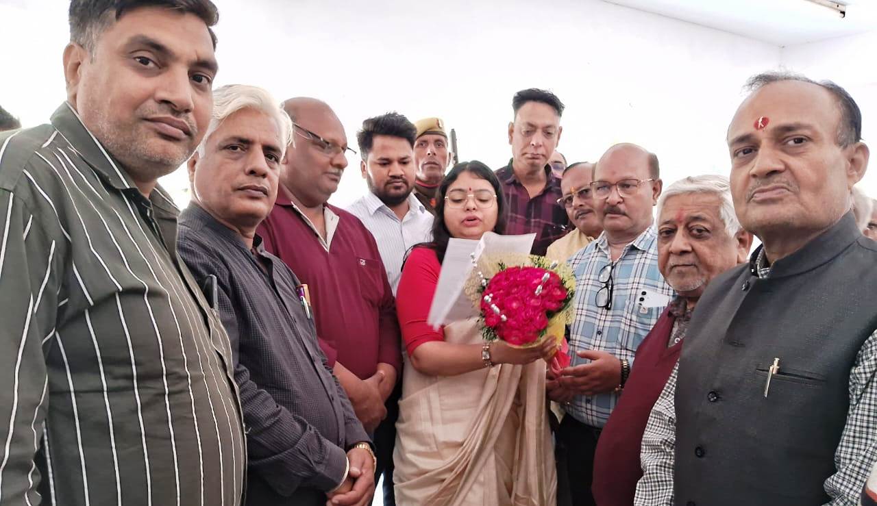 जीएसटी छापेमारी के दौरान मानसिक-शारीरिक उत्पीड़न का आरोप, प्रशासनिक जांच पर उठे सवाल, सीए-एडवोकेट को जांच में साथ रहने की अनुमति की मांग, व्यापारियों ने डीएम को सौंपा ज्ञापन