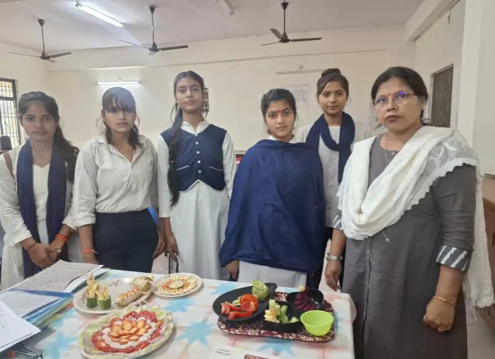 सादाबाद : छात्राओं ने प्रस्तुत किए मौसमी फलों से तैयार सलाद, राजकीय महाविद्यालय में हुआ एक दिवसीय कार्यशाला का आयोजन