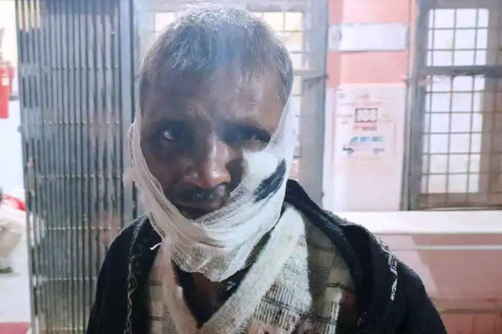 सादाबाद : बाइक फिसलने से किसान घायल, सब्जियों की बिक्री के लिए तड़के मंडी जा रहा था बाइक सवार किसान