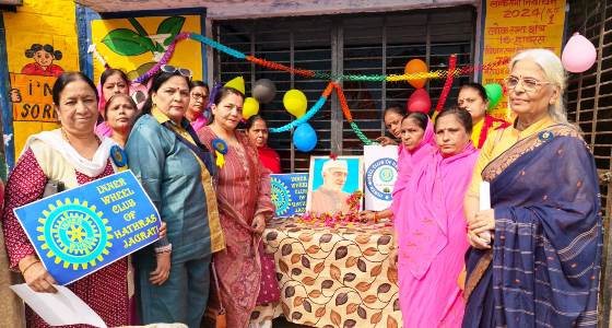 इनरव्हील क्लब हाथरस जागृति ने विद्यालय में बच्चों संग मनाया बाल दिवस, बच्चों की वेशभूषा और पुरस्कार वितरण ने बढ़ाया उत्साह