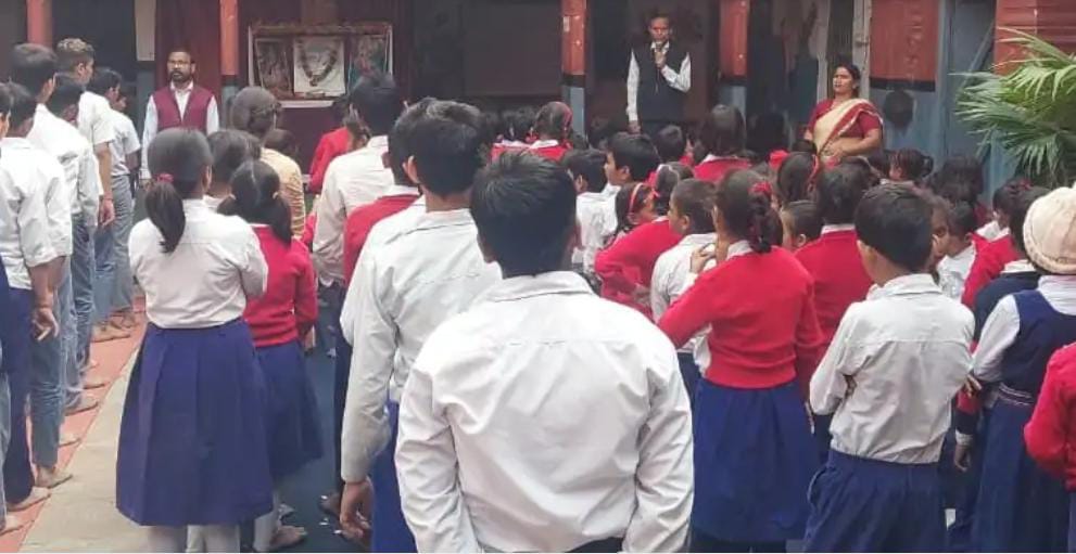 सादाबाद : शिशु मंदिर में मनाया बाल दिवस, देश के पहले प्रधानमंत्री को याद करते हुए बच्चों का मार्गदर्शन किया