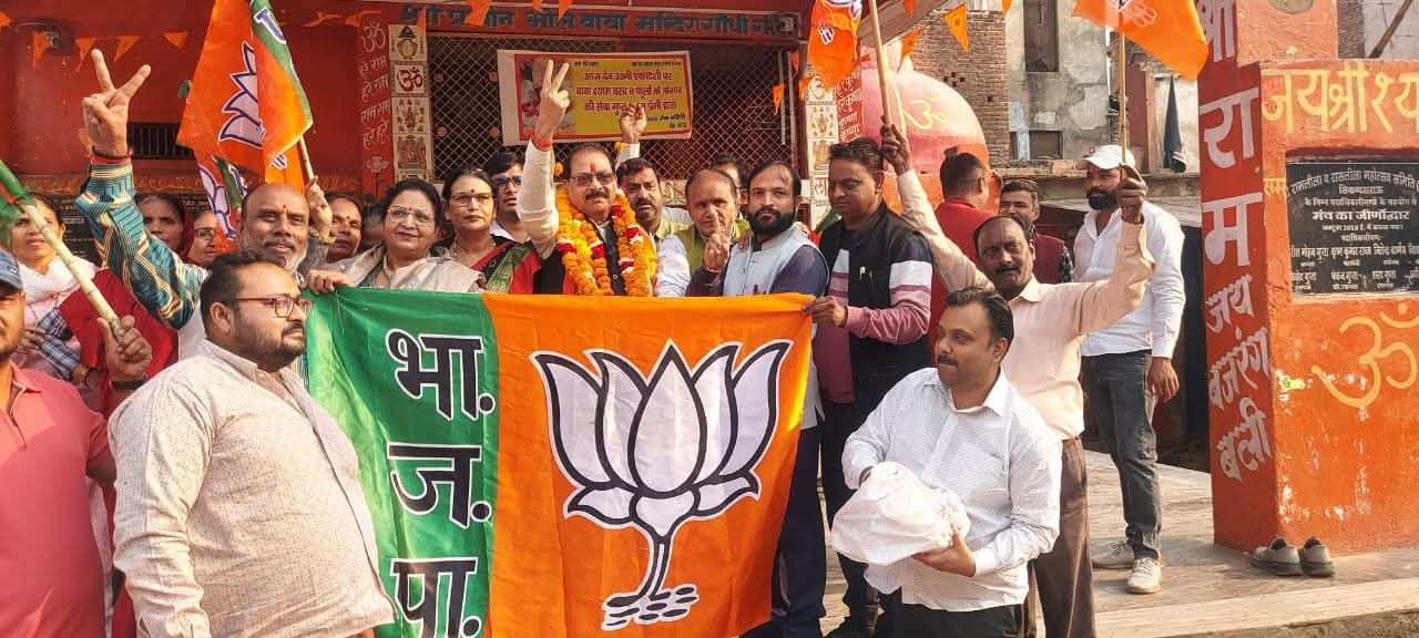 सिकंदराराऊ : बिहार में एनडीए की जीत पर भाजपाइयों में उत्साह, ढोल-नगाड़ों व आतिशबाजी संग मनाया जश्न