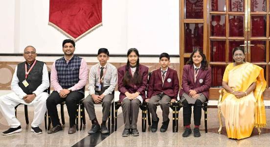 बाल दिवस पर हसायन के छात्रों को मिला राष्ट्रपति द्रौपदी मुर्मू से मिलने का मौका, पूरे क्षेत्र में खुशी का माहौल