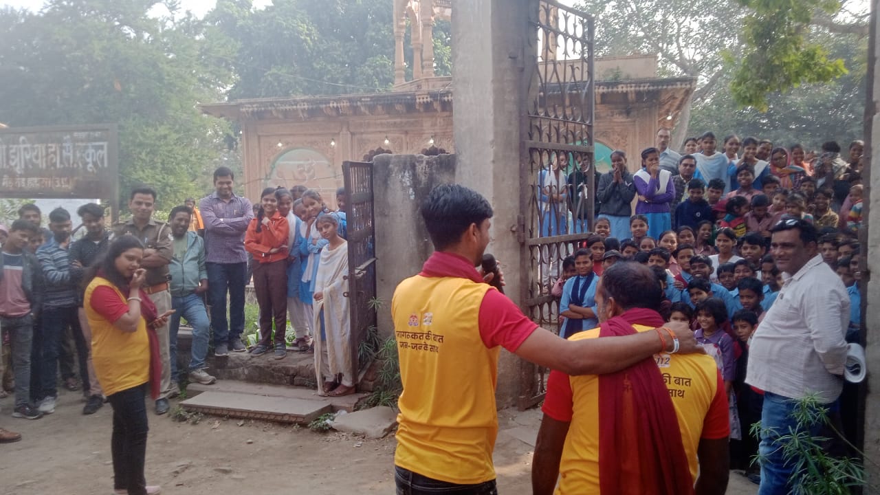 हाथरस पुलिस ने यूपी-112 की सेवाओं के बारे में किया जागरूक, मिनटों में मिलेगी पुलिस सहायता की गारंटी