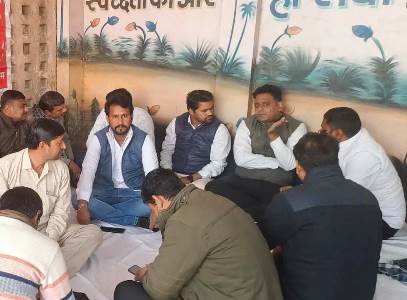 सादाबाद : लंबित मांगों को लेकर यूपी लेखपाल संघ का जोरदार प्रदर्शन, SDM को सौंपा ज्ञापन