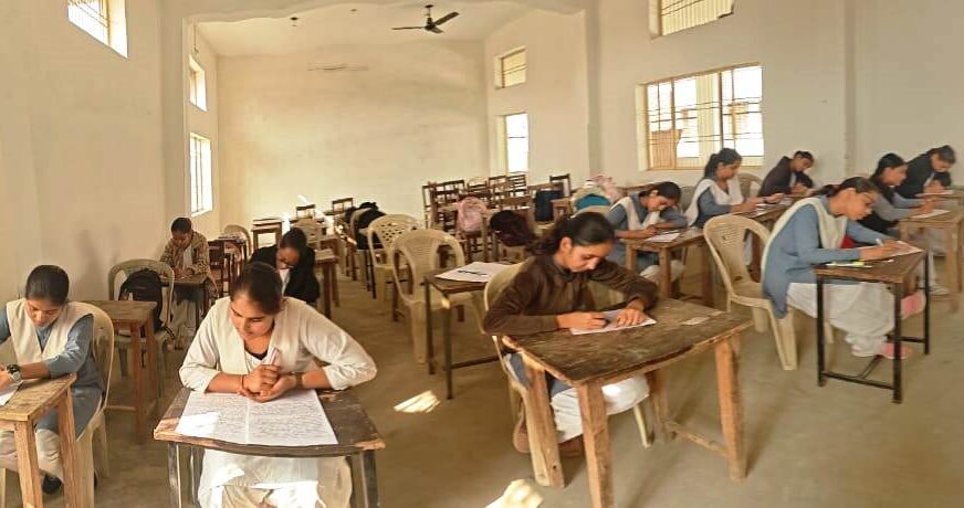 श्री रामेश्वर दास अग्रवाल कन्या महाविद्यालय में निबंध लेखन प्रतियोगिता का हुआ आयोजन