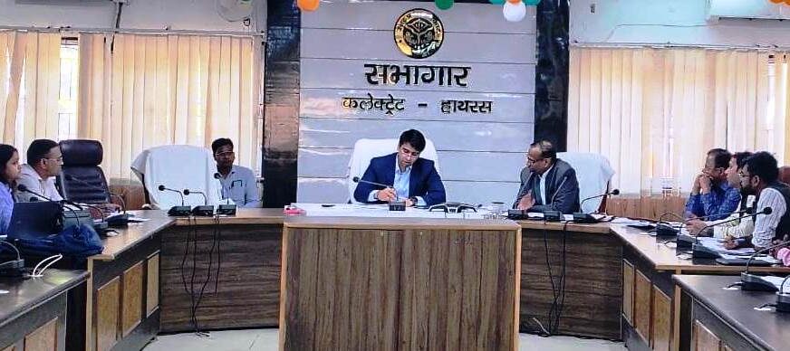 राष्ट्रीय राजमार्ग परियोजनाओं की समीक्षा बैठक में डीएम सख्त, अतुल वत्स बोले – गुणवत्ता से समझौता नहीं होगा