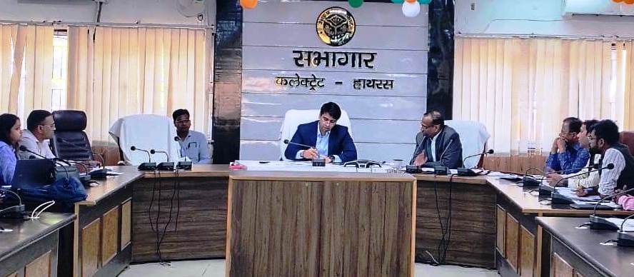 राष्ट्रीय राजमार्ग परियोजनाओं की समीक्षा बैठक में डीएम सख्त, अतुल वत्स बोले – गुणवत्ता से समझौता नहीं होगा