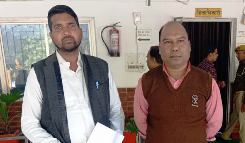 सोखना गांव के लोगों ने जिलाधिकारी को दिया शिकायती पत्र, प्राथमिक विद्यालय में भवन के पुनर्निर्माण व जांच की मांग