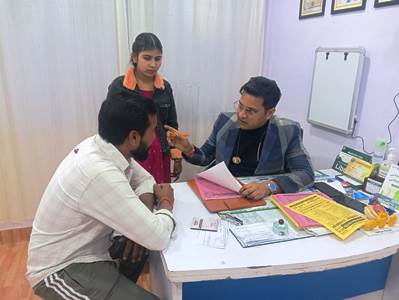 सरस्वती वीणा मल्टी स्पेशलिटी हॉस्पिटल में निःशुल्क स्वास्थ्य शिविर का हुआ आयोजन, विशेषज्ञ डॉक्टरों ने सैकड़ों मरीजों की जांच कर दिया परामर्श