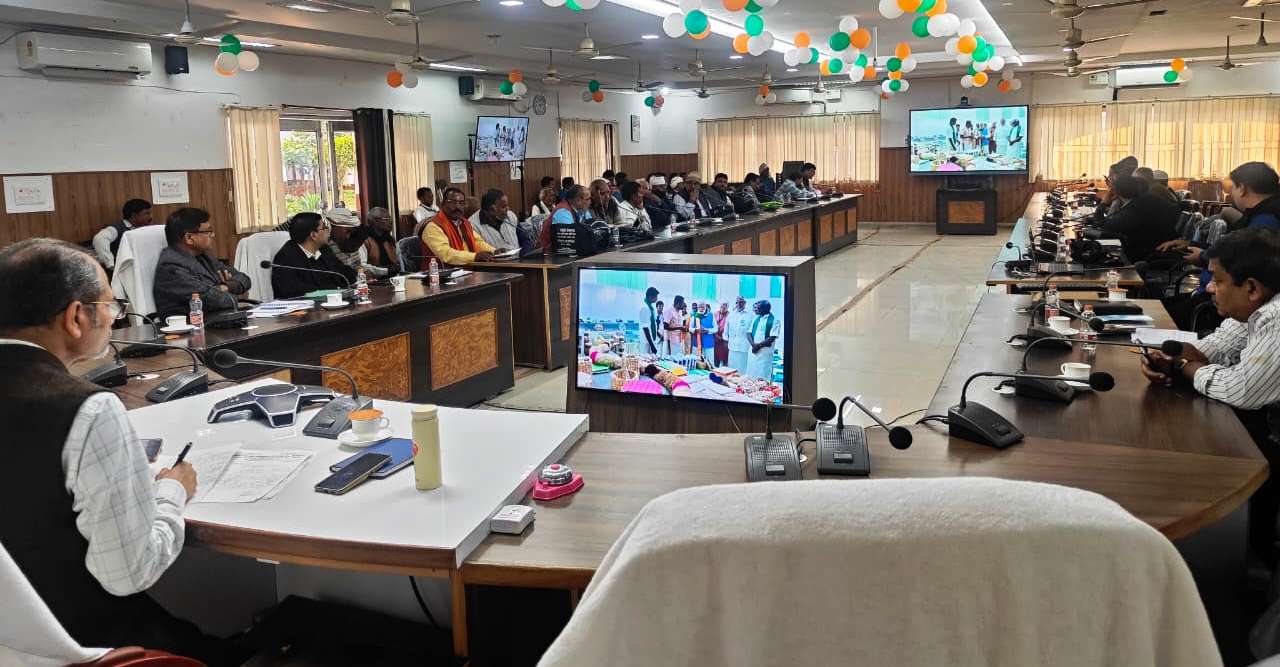 पीएम किसान सम्मान निधि की 21वीं किस्त जारी, हाथरस कलेक्ट्रेट में हुआ लाइव प्रसारण, किसानों को जैविक खेती को बढ़ावा देने तथा मोटे अनाज की खेती करने हेतु प्रेरित किया