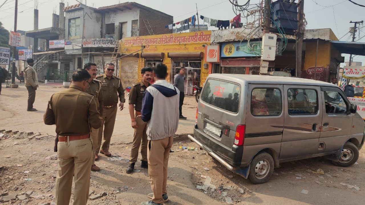 ओवरलोड, तीन सवारी, ड्रिंक एंड ड्राइव पर चला पुलिस का डंडा, 350 वाहनों के चालान किये