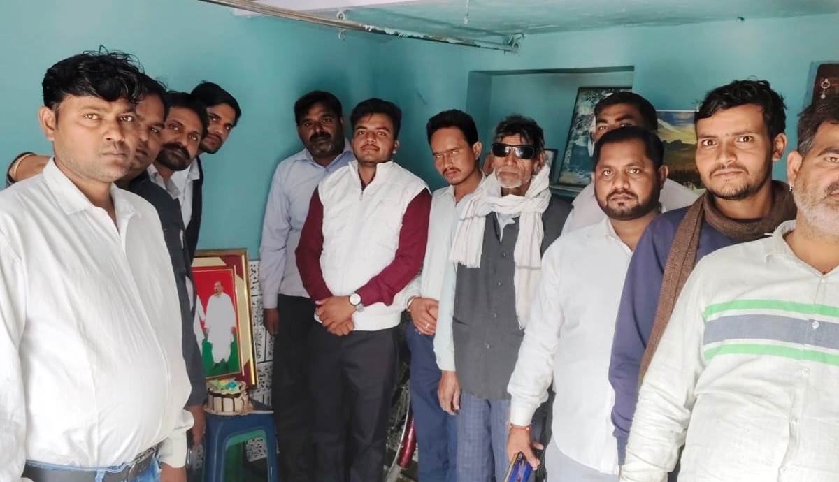 समाजवादी पार्टी के कैंप कार्यालय में मुलायम सिंह यादव की जयंती मनाई