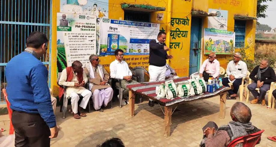 सादाबाद : आधुनिक और वैज्ञानिक तरीके से करें खेती, धाधऊ में आयोजित हुई किसान गोष्ठी में बताए बेहतर खेती और फसलों के बचाव के तरीके