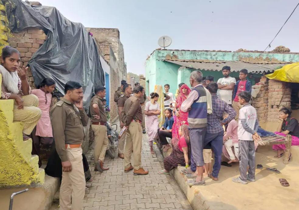 गुल्ली डंडा विवाद में पांच घायल, सादाबाद क्षेत्र के गांव गुतहरा में दो पक्षों में हुई मारपीट, मौके पर पहुंची पुलिस