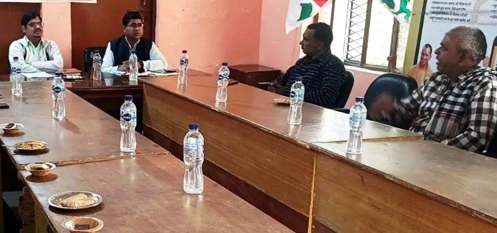 सादाबाद : एसआईआर को लेकर एसडीएम ने की बैठक, सभासद व अफसरों के साथ मतदाता सूची की शुद्धता और पारदर्शिता सुनिश्चित करने पर जोर